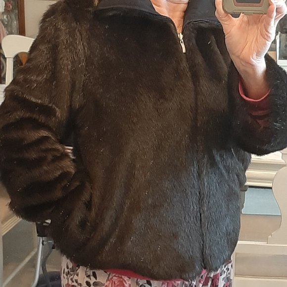 Elegant zip up Faux Mink Fur Jacket, satin lined reversible, Excellent condition - Picture 8 of 8